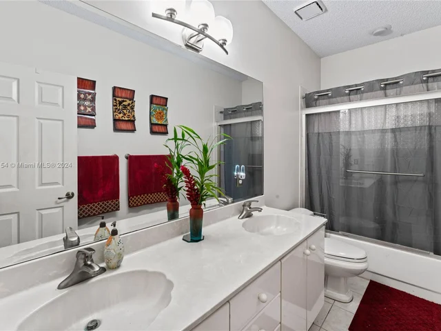 460 NW 110th Ave, Plantation FL 33324