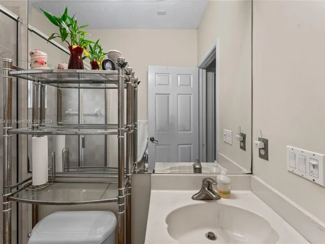 460 NW 110th Ave, Plantation FL 33324