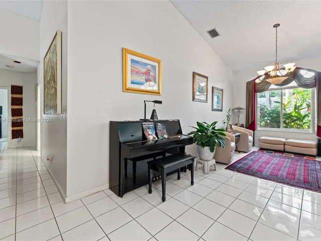 460 NW 110th Ave, Plantation FL 33324