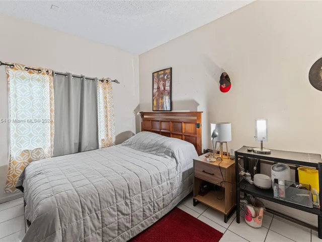 460 NW 110th Ave, Plantation FL 33324