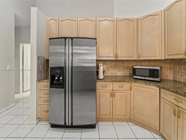 460 NW 110th Ave, Plantation FL 33324