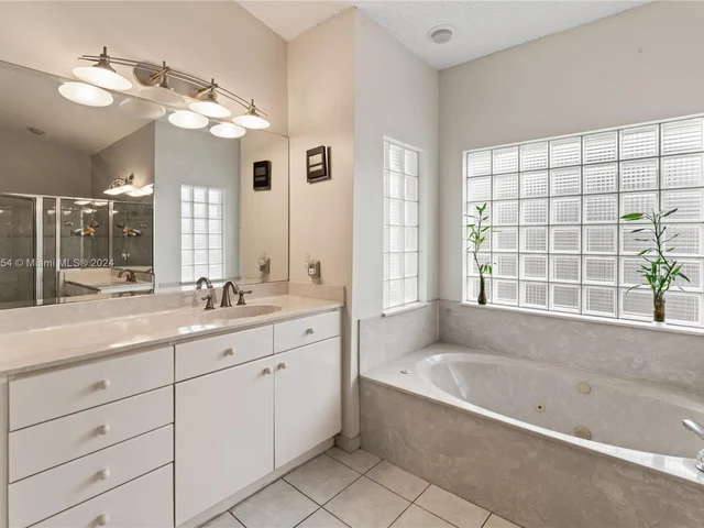 460 NW 110th Ave, Plantation FL 33324