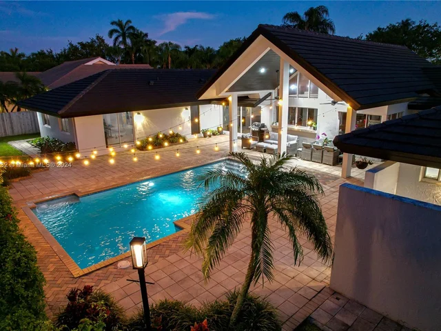 10045 SW 124th St, Miami FL 33176