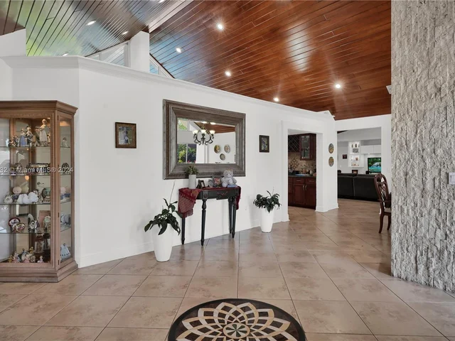 10045 SW 124th St, Miami FL 33176