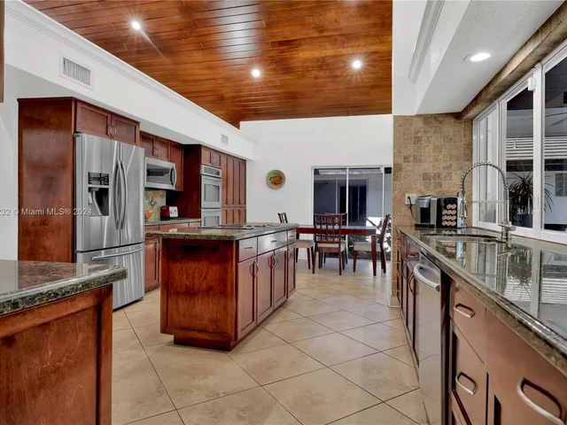 10045 SW 124th St, Miami FL 33176