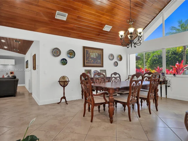 10045 SW 124th St, Miami FL 33176