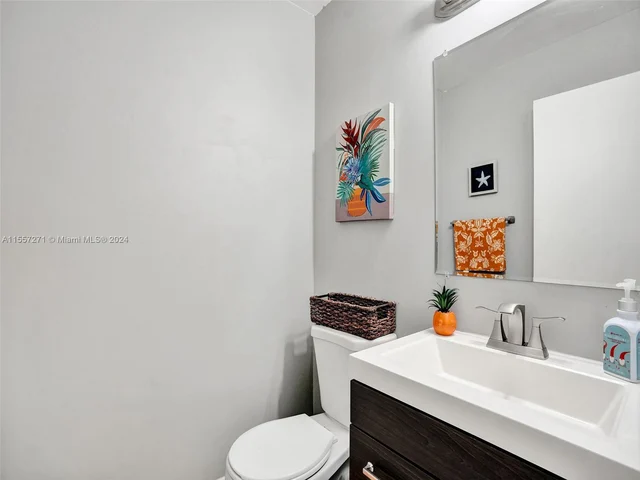 9841 NW 9th Ct, Plantation FL 33324