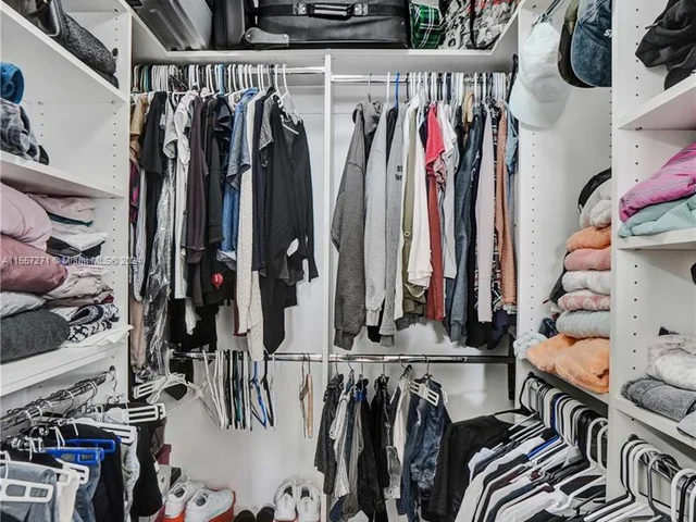 9841 NW 9th Ct, Plantation FL 33324