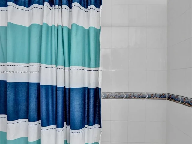 9841 NW 9th Ct, Plantation FL 33324