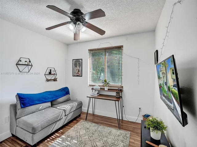 9841 NW 9th Ct, Plantation FL 33324