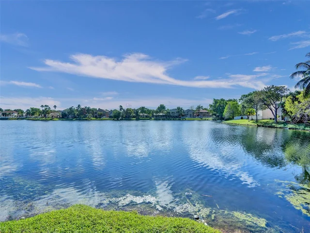 9841 NW 9th Ct, Plantation FL 33324