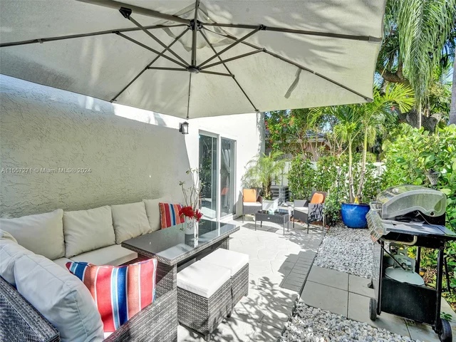 9841 NW 9th Ct, Plantation FL 33324