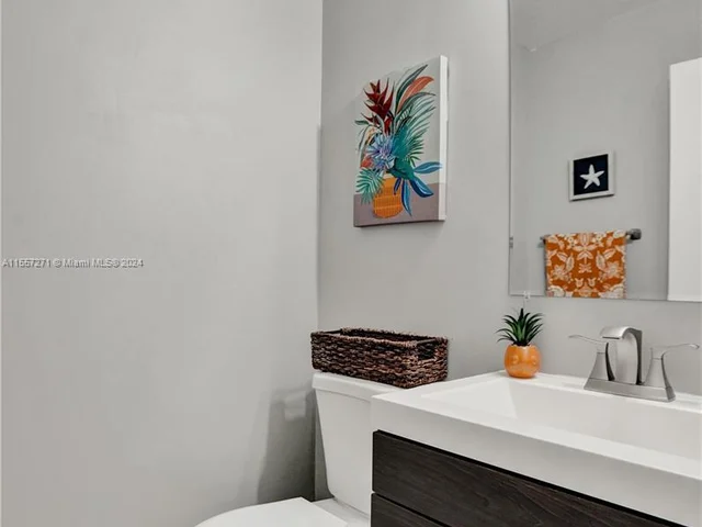 9841 NW 9th Ct, Plantation FL 33324