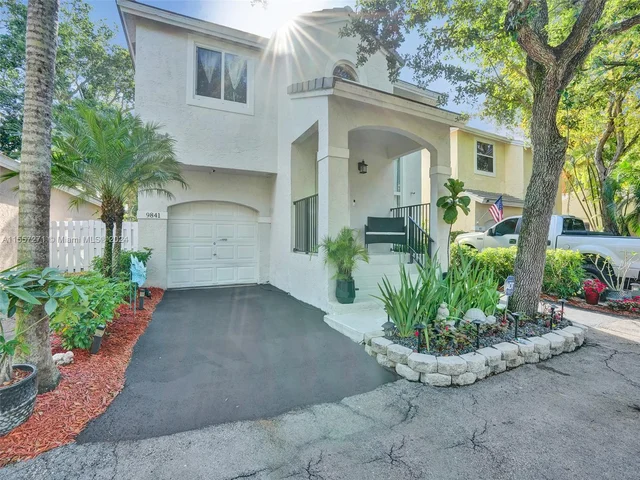 9841 NW 9th Ct, Plantation FL 33324