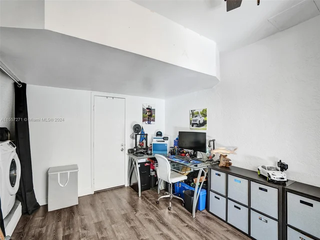 9841 NW 9th Ct, Plantation FL 33324