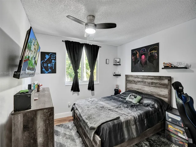 9841 NW 9th Ct, Plantation FL 33324