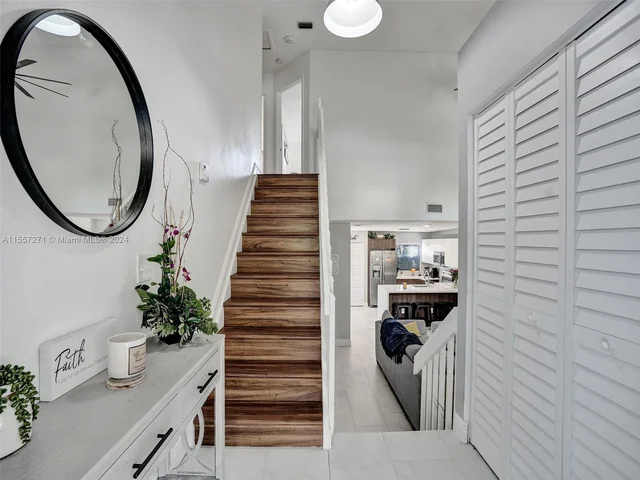 9841 NW 9th Ct, Plantation FL 33324