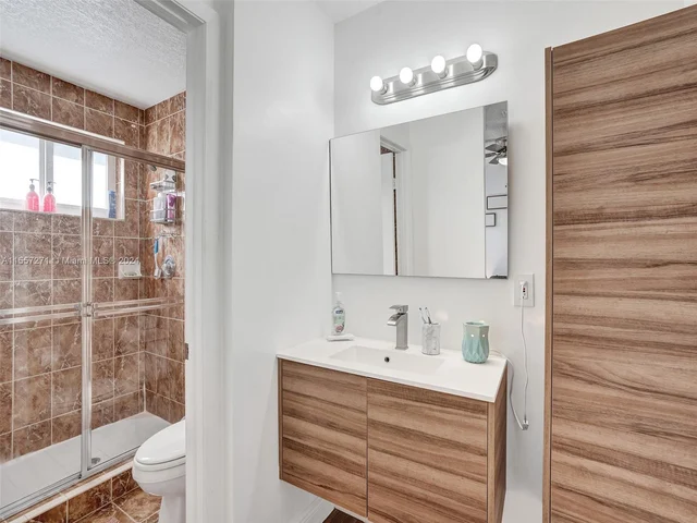 9841 NW 9th Ct, Plantation FL 33324