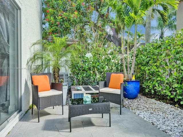 9841 NW 9th Ct, Plantation FL 33324