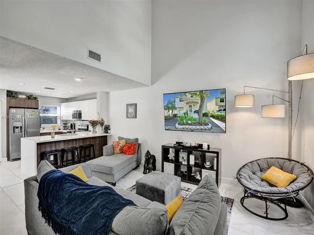 9841 NW 9th Ct, Plantation FL 33324