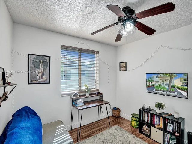 9841 NW 9th Ct, Plantation FL 33324