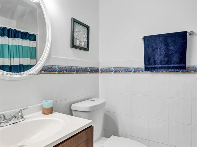 9841 NW 9th Ct, Plantation FL 33324