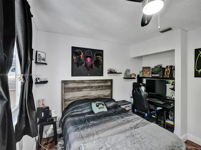 9841 NW 9th Ct, Plantation FL 33324