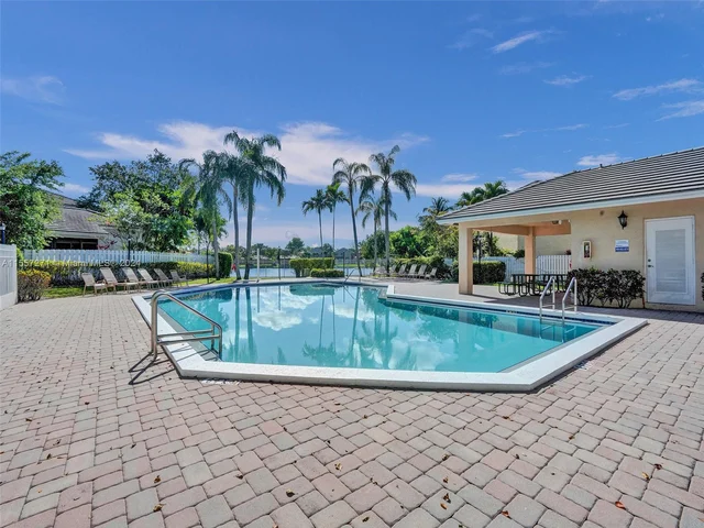 9841 NW 9th Ct, Plantation FL 33324