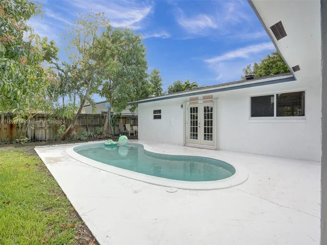 1400 NW 55th Ave, Lauderhill FL 33313