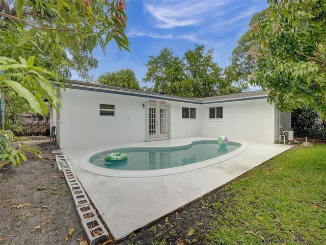 1400 NW 55th Ave, Lauderhill FL 33313