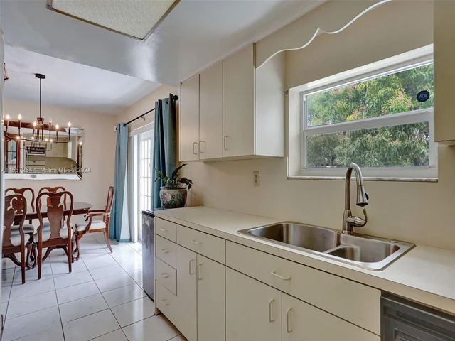 1400 NW 55th Ave, Lauderhill FL 33313