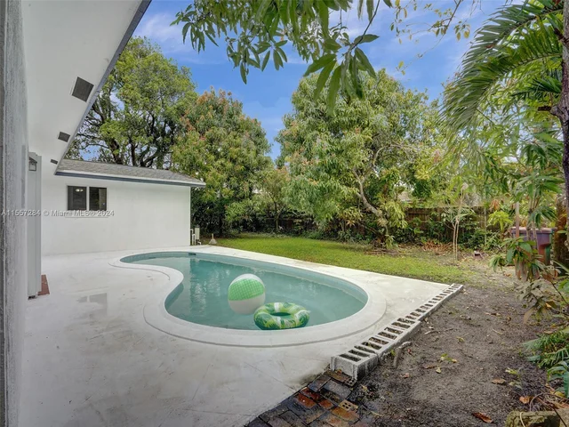 1400 NW 55th Ave, Lauderhill FL 33313