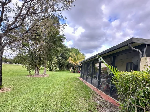 16151 Laurel Dr, Weston FL 33326