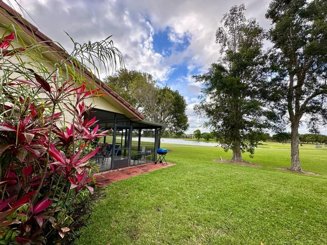 16151 Laurel Dr, Weston FL 33326