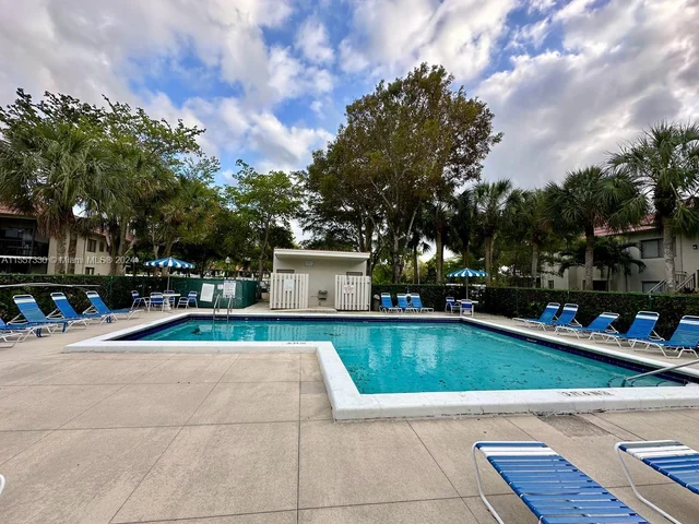 16151 Laurel Dr, Weston FL 33326