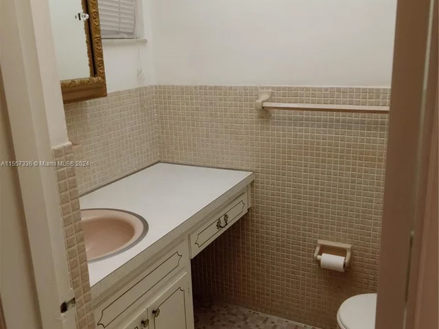 215 SE 3rd Ave # 203B, Hallandale Beach FL 33009