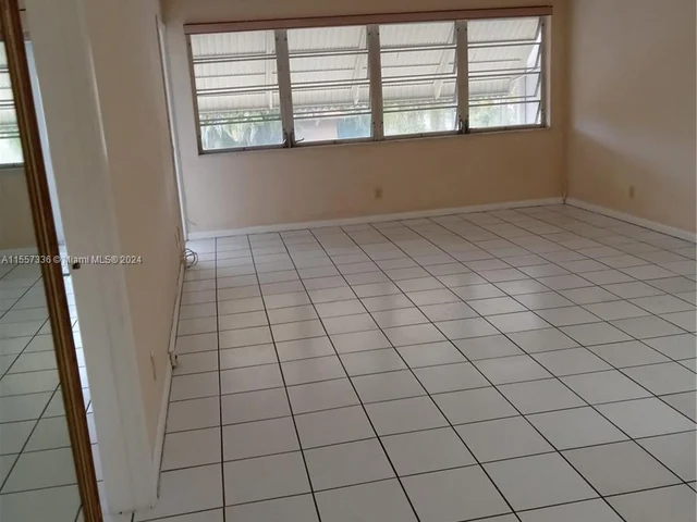 215 SE 3rd Ave # 203B, Hallandale Beach FL 33009