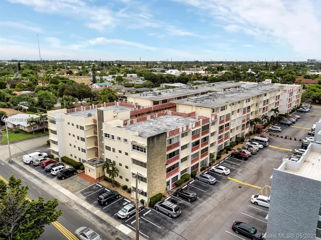 215 SE 3rd Ave # 203B, Hallandale Beach FL 33009