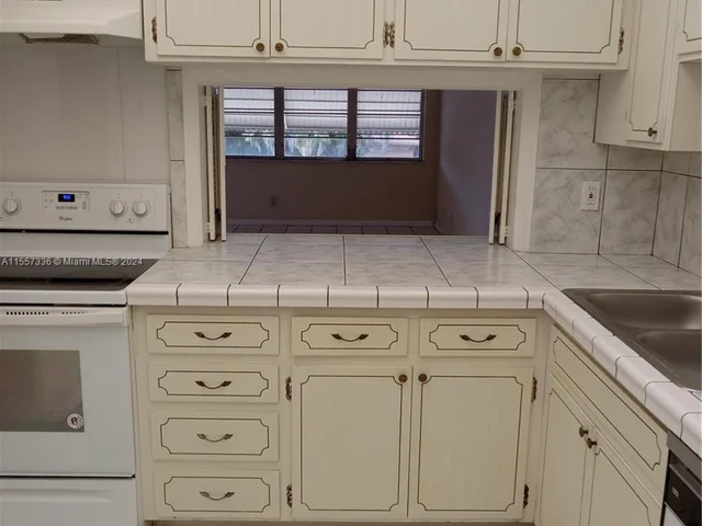 215 SE 3rd Ave # 203B, Hallandale Beach FL 33009