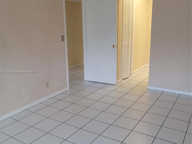 215 SE 3rd Ave # 203B, Hallandale Beach FL 33009