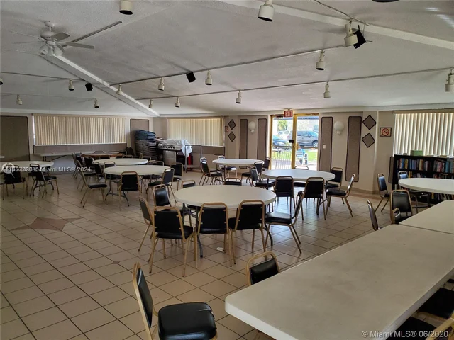 215 SE 3rd Ave # 203B, Hallandale Beach FL 33009