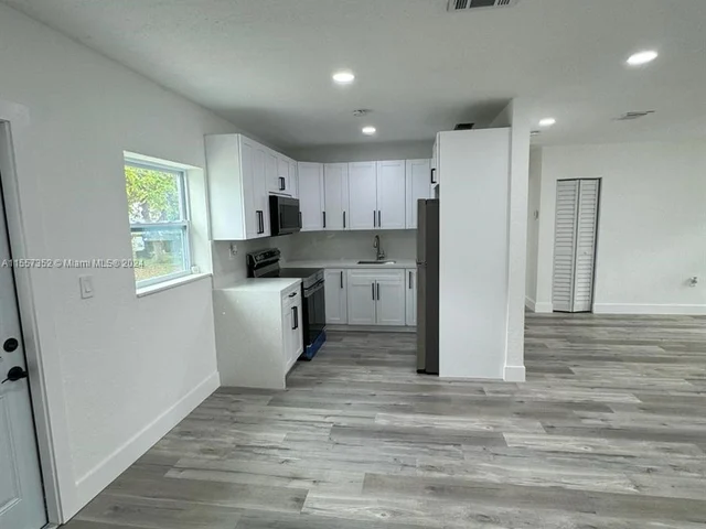 1865 NW 131st St, Miami FL 33167