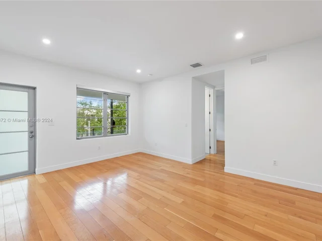 2021 Meridian Ave # 8, Miami Beach FL 33139