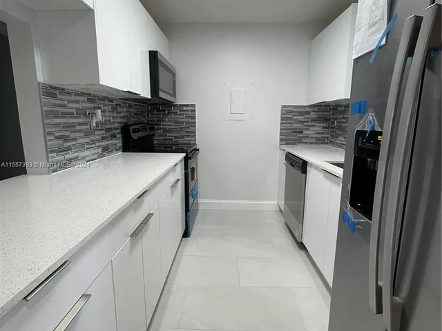 151 Lakeview Dr # 202, Weston FL 33326
