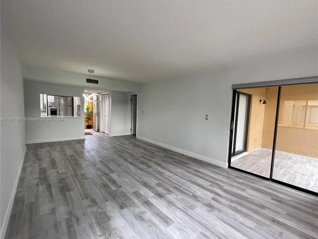 151 Lakeview Dr # 202, Weston FL 33326