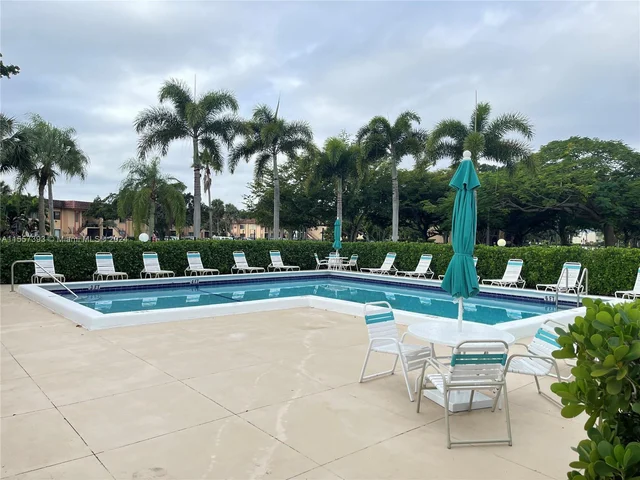 151 Lakeview Dr # 202, Weston FL 33326