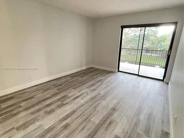 151 Lakeview Dr # 202, Weston FL 33326