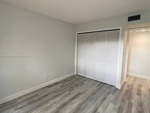 151 Lakeview Dr # 202, Weston FL 33326