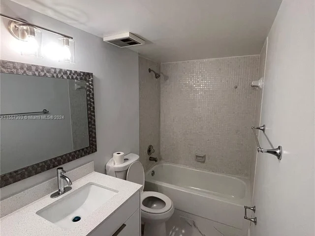 151 Lakeview Dr # 202, Weston FL 33326