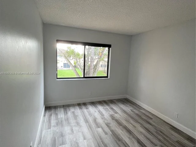 151 Lakeview Dr # 202, Weston FL 33326